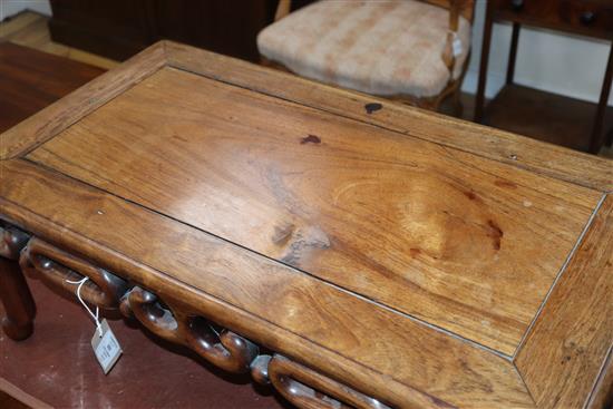 A pair of Chinese hongmu kang tables, 19th century L.76cm